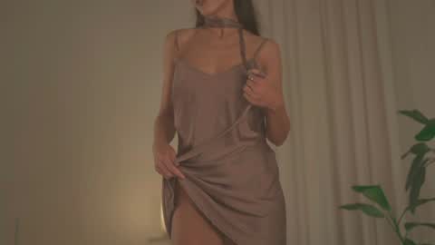 Snapshot of _2strangers chatting on October 28, 12:14 am Olivia dark hair Zoe light hair online show from October 28, 12:14 am