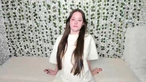 Snapshot of _52_ chatting on February 17, 4:31 am EMILY AND  MARCUS online show from February 17, 4:31 am