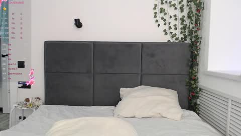 Snapshot of _52_ chatting on November 3, 3:41 am EMILY AND  MARCUS online show from November 3, 3:41 am