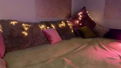 Willow online show from November 12, 9:47 pm