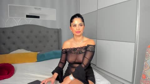 Adelle online show from February 12, 2:45 pm