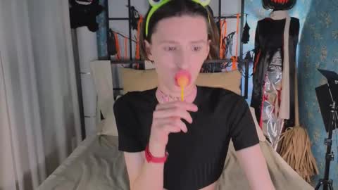 Snapshot of _adrian_the_one chatting on November 2, 5:21 am adrian online show from November 2, 5:21 am