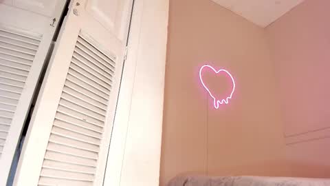 Snapshot of _aleja_x chatting on October 25, 11:40 am _aleja_x online show from October 25, 11:40 am