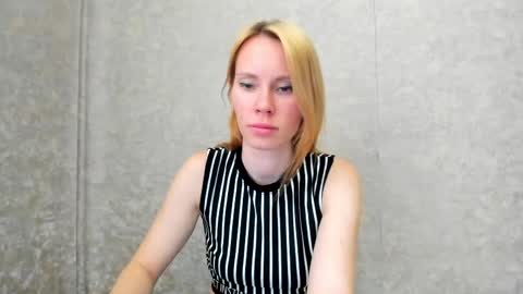 _alex1819 online show from May 2, 11:37 am