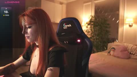 _alice_meyss_ online show from November 20, 9:31 am