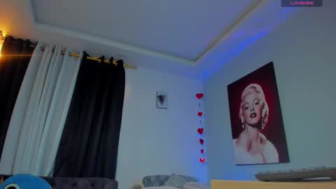 Snapshot of _alicelewis chatting on February 17, 11:09 pm Alice online show from February 17, 11:09 pm