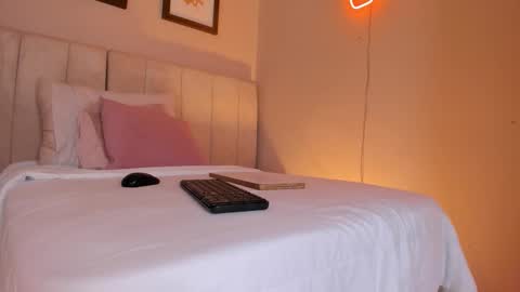 Snapshot of _alison_c chatting on October 14, 11:33 am Hii I m Alison online show from October 14, 11:33 am