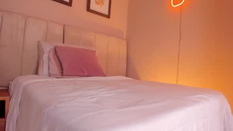 Snapshot of _alison_c chatting on October 15, 11:32 am Hii I m Alison online show from October 15, 11:32 am