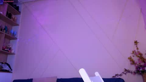 Mia online show from October 6, 2:14 pm