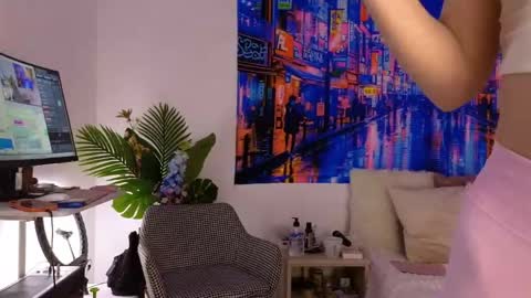 Mia online show from May 5, 5:21 pm