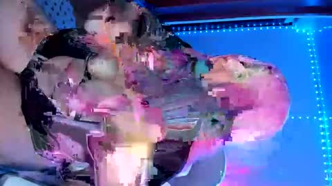 Snapshot of _alukah__ chatting on October 19, 1:28 am Alisa online show from October 19, 1:28 am