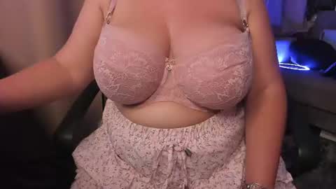 Snapshot of _alyssia_ chatting on July 7, 7:29 pm lisa online show from July 7, 7:29 pm