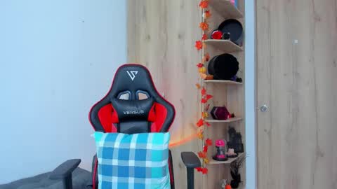 AMANDA online show from November 14, 4:49 pm