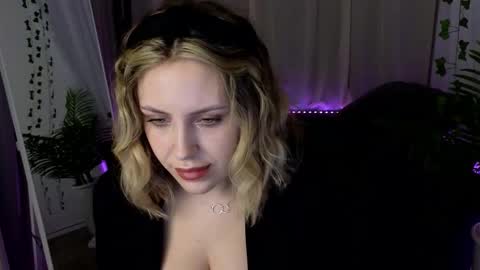 _amymoore_ online show from February 15, 1:24 am