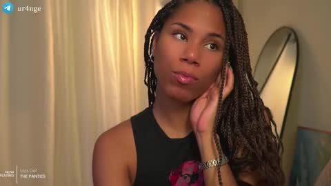 Snapshot of _angeleyes chatting on December 18, 1:33 am Angie - online show from December 18, 1:33 am