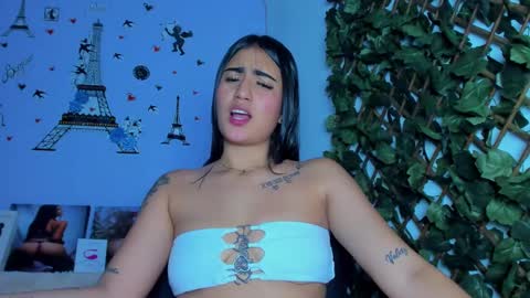 Snapshot of _angelnaugthy_ chatting on December 28, 2:43 am ANGEL online show from December 28, 2:43 am
