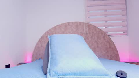 Snapshot of _aniisha_ chatting on May 22, 7:19 pm Any online show from May 22, 7:19 pm