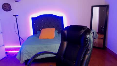 Snapshot of _anne_hot chatting on December 9, 4:15 pm Anne online show from December 9, 4:15 pm