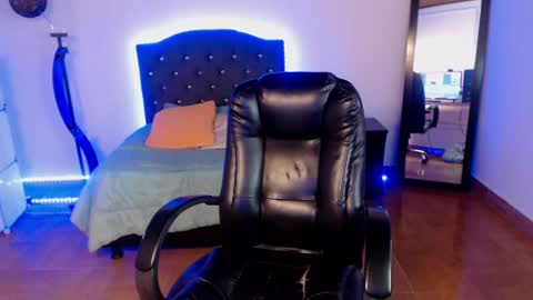 Snapshot of _anne_hot chatting on December 17, 7:48 pm Anne online show from December 17, 7:48 pm