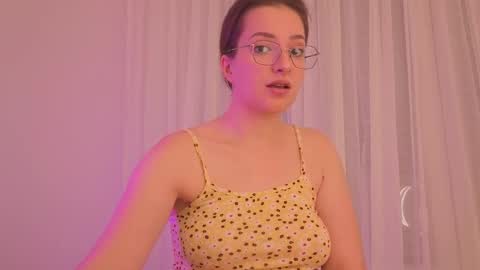 Snapshot of _annieone chatting on December 2, 9:32 pm Anna online show from December 2, 9:32 pm