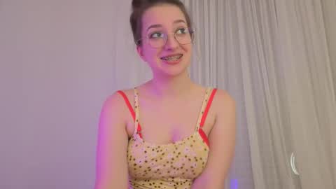 Snapshot of _annieone chatting on December 3, 9:24 pm Anna online show from December 3, 9:24 pm