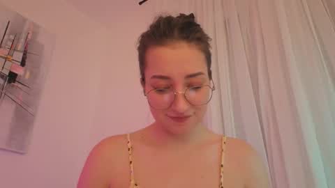 Snapshot of _annieone chatting on December 16, 10:15 pm Anna online show from December 16, 10:15 pm