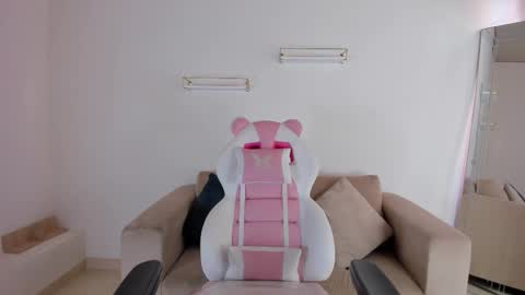    online show from October 21, 12:28 pm