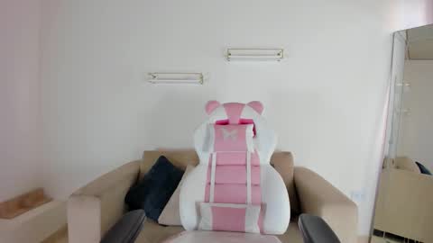    online show from October 22, 12:27 pm