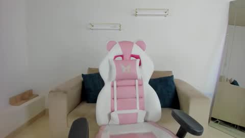    online show from November 25, 12:16 pm