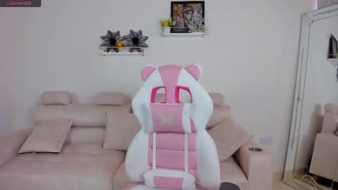    online show from May 28, 12:24 pm