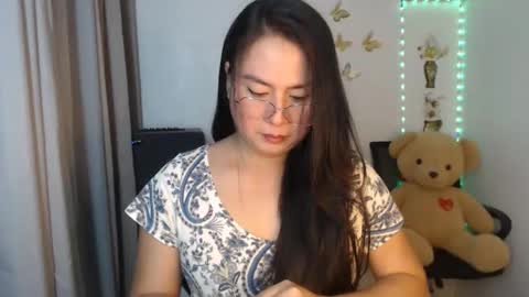 Snapshot of _arah chatting on October 2, 12:01 pm arah online show from October 2, 12:01 pm