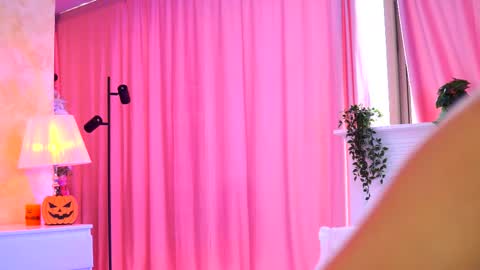 Snapshot of _arielle chatting on November 6, 9:21 am Arielle online show from November 6, 9:21 am