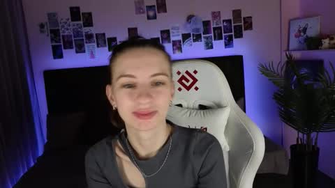 Snapshot of _ash_leyy_ chatting on September 21, 1:29 am _ash_leyy_ online show from September 21, 1:29 am