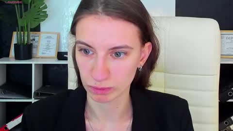 Snapshot of _ash_leyy_ chatting on September 29, 1:22 am _ash_leyy_ online show from September 29, 1:22 am