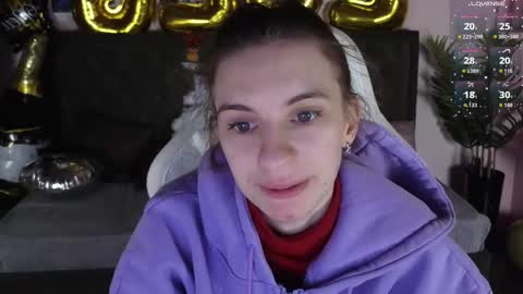 Snapshot of _ash_leyy_ chatting on December 17, 1:33 am _ash_leyy_ online show from December 17, 1:33 am