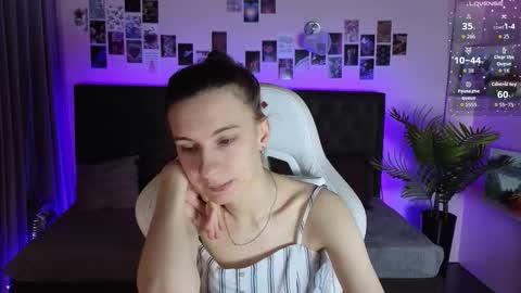 _ash_leyy_ online show from February 5, 1:32 am