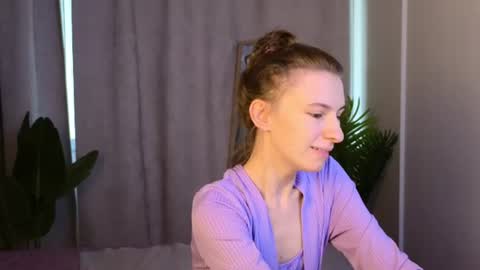 _ash_leyy_ online show from July 24, 1:25 am