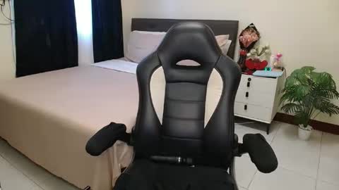 Angie online show from November 5, 1:05 am