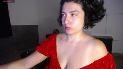 Snapshot of _atenea_golden chatting on December 31, 10:26 am atenea online show from December 31, 10:26 am