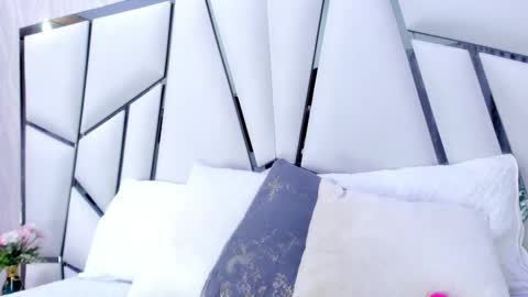 Aura online show from February 26, 3:10 am