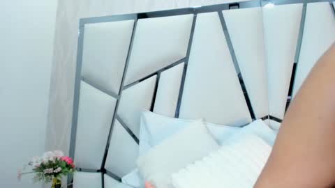 Aura online show from October 31, 2:45 am