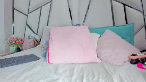 Aura online show from November 13, 3:16 am