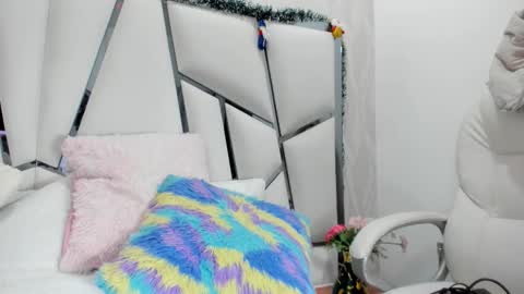 Aura online show from November 22, 3:16 am