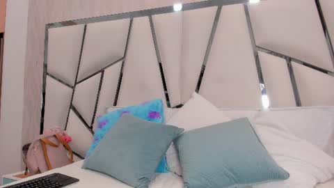 Snapshot of _aurora18 chatting on June 9, 3:18 am Aura online show from June 9, 3:18 am
