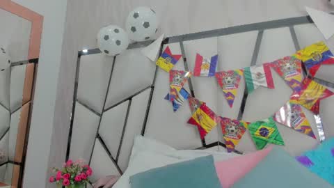 Snapshot of _aurora18 chatting on June 25, 3:06 am Aura online show from June 25, 3:06 am