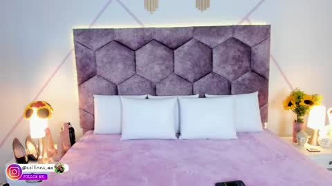 _aurora_collins_ online show from October 27, 1:04 pm