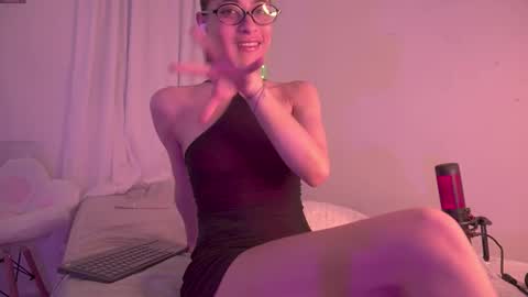 Snapshot of _available_ chatting on March 2, 9:05 am _available_ online show from March 2, 9:05 am