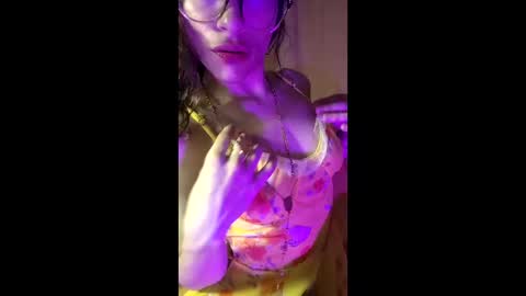 Snapshot of _available_ chatting on March 22, 12:47 am _available_ online show from March 22, 12:47 am