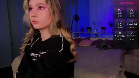 Bella online show from November 27, 2:30 pm