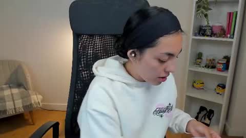 Bella Evans online show from June 11, 4:32 am